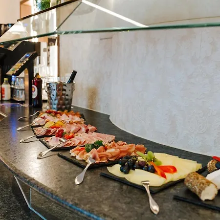 فندق Tinschert Hotel-restaurant-partyservice