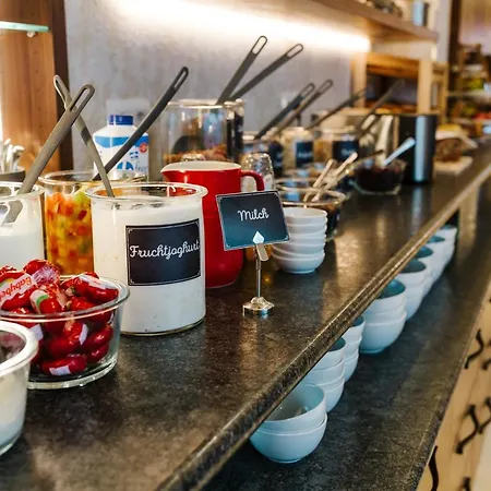 فندق Tinschert Hotel-restaurant-partyservice 4*